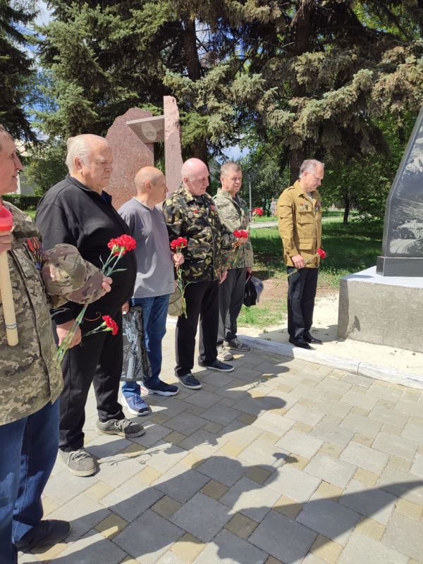 В День ветеранов боевых члены Ясиноватской городской организации Регионального Союза ветеранов Афганистана и СВО провели В День ветеранов боевых члены Ясиноватской городской организации Регионального Союза ветеранов Афганистана и СВО провели