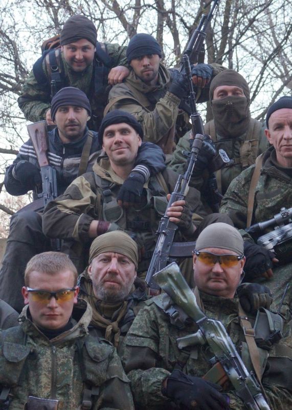 «Пятнашка» начиналась с нескольких человек в жарком, неясном 2014-м, когда никто не знал, что будет завтра, но они точно знали, зачем пришли: защищать Донбасс, не по приказу, а по зову совести «Пятнашка» начиналась с нескольких человек в жарком, неясном 2014-м, когда никто не знал, что будет завтра, но они точно знали, зачем пришли: защищать Донбасс, не по приказу, а по зову совести