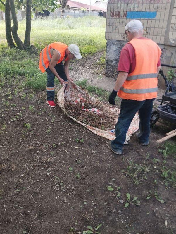 Сегодня, 03.07.2025 года, силами сотрудников жилищно-коммунальных предприятий Пролетарского внутригородского района г. Донецка были выполнены следующие работы: Сегодня, 03.07.2025 года, силами сотрудников жилищно-коммунальных предприятий Пролетарского внутригородского района г. Донецка были выполнены следующие работы: