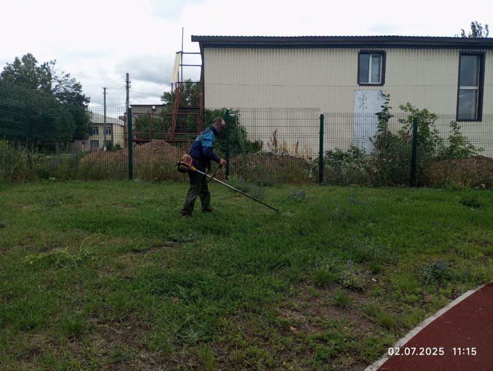 На территории городского округа Дебальцево продолжаются работы по покосу сорных и карантинных трав согласно графику На территории городского округа Дебальцево продолжаются работы по покосу сорных и карантинных трав согласно графику