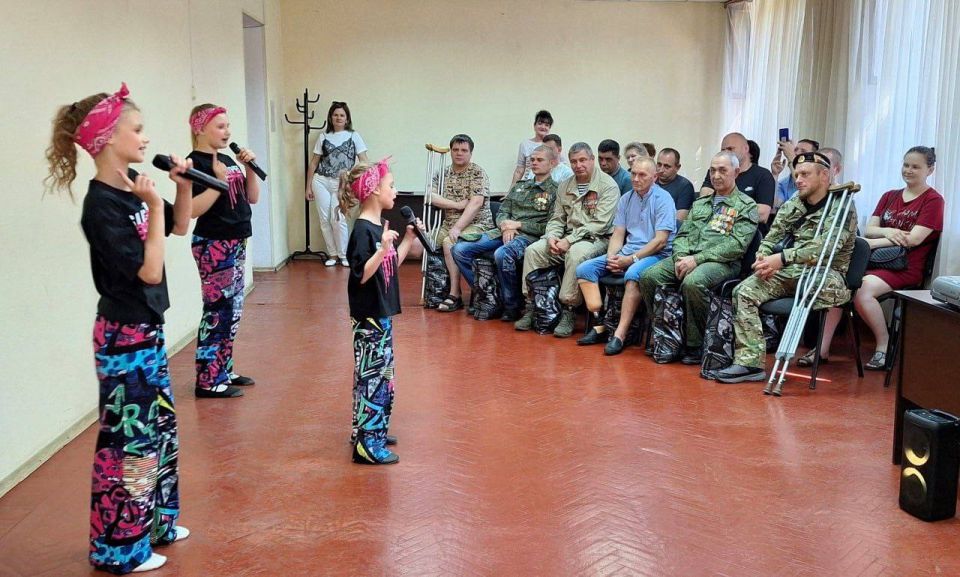 В Макеевке поздравили участников специальной операции с Днем ветеранов боевых действий В Макеевке поздравили участников специальной операции с Днем ветеранов боевых действий