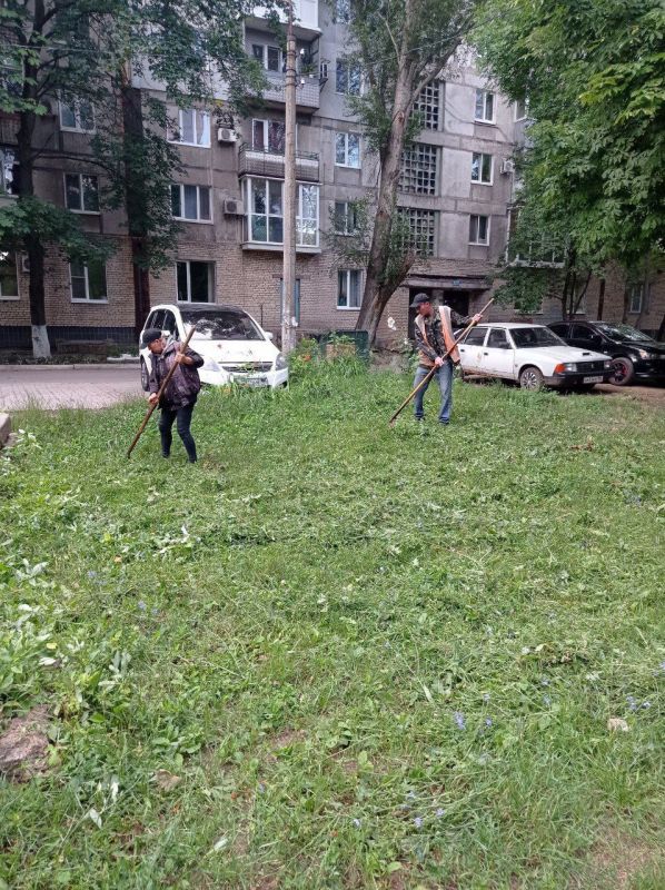 Сегодня, 03.07.2025 года, силами сотрудников жилищно-коммунальных предприятий Пролетарского внутригородского района г. Донецка были выполнены следующие работы: Сегодня, 03.07.2025 года, силами сотрудников жилищно-коммунальных предприятий Пролетарского внутригородского района г. Донецка были выполнены следующие работы: