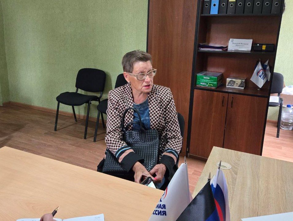 Сегодня, 3 июля, в общественной приемной Всероссийской политической партии «Единая Россия» в городе Светлодарск глава муниципального образования городского округа Дебальцево, секретарь МО Всероссийской политической партии ... Сегодня, 3 июля, в общественной приемной Всероссийской политической партии «Единая Россия» в городе Светлодарск глава муниципального образования городского округа Дебальцево, секретарь МО Всероссийской политической партии ...