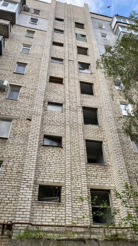 В результате ночного обстрела Харцызска со стороны ВСУ зафиксированы серьезные повреждения жилого фонда — Минстрой ДНР В результате ночного обстрела Харцызска со стороны ВСУ зафиксированы серьезные повреждения жилого фонда — Минстрой ДНР