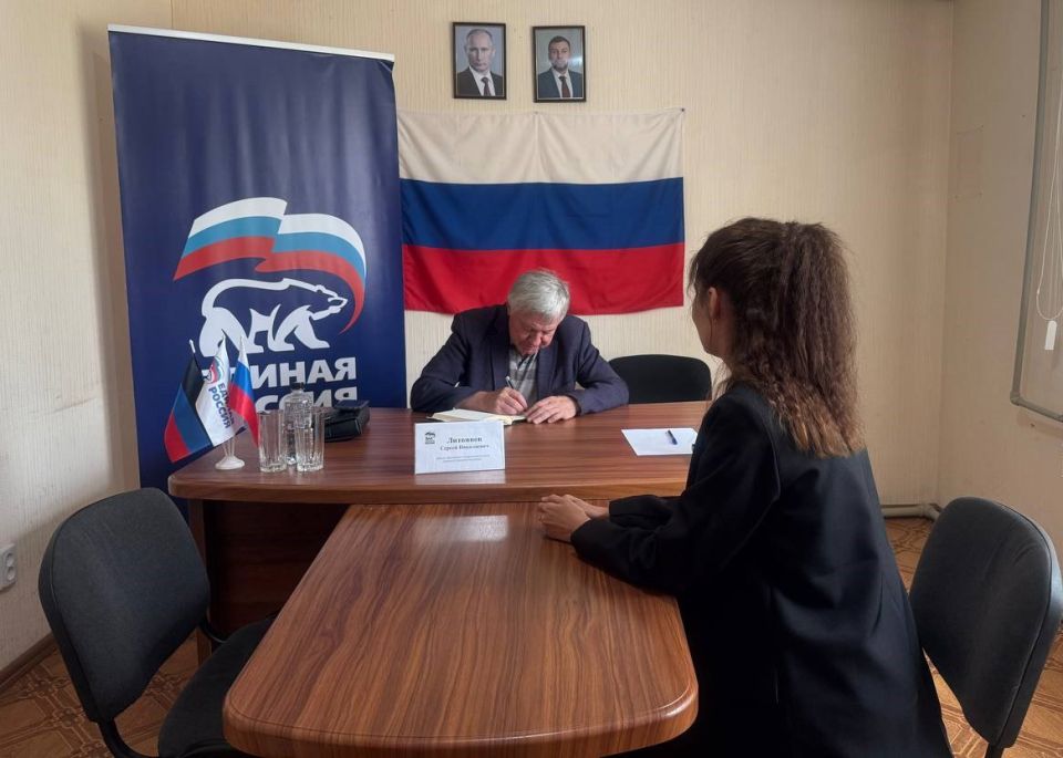 Заместитель председателя Шахтерского муниципального совета провел личный прием граждан в Ждановке Заместитель председателя Шахтерского муниципального совета провел личный прием граждан в Ждановке