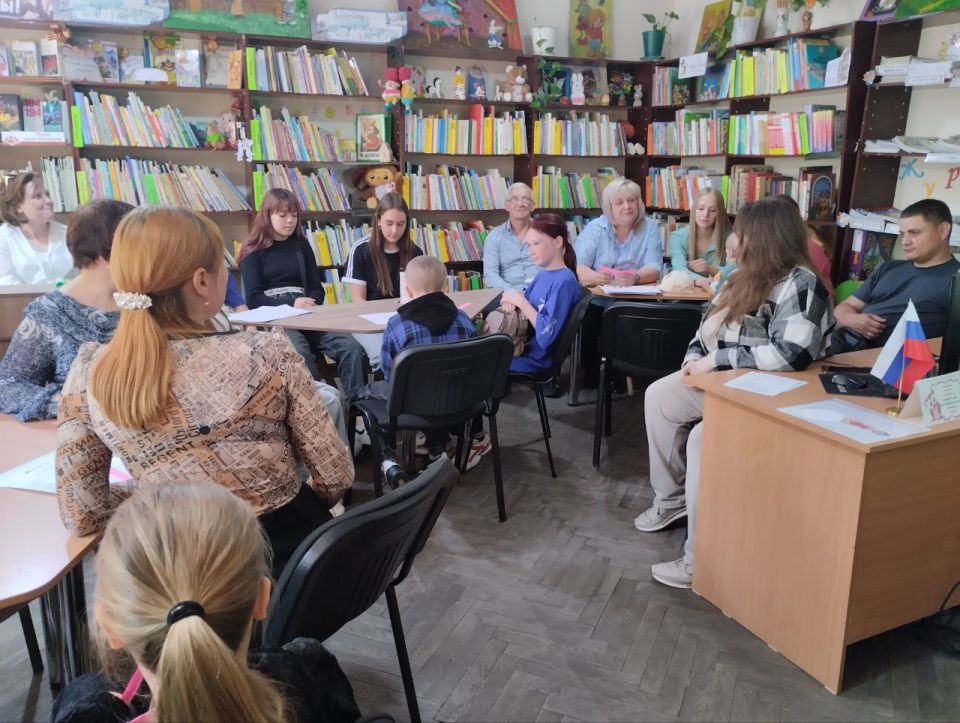 В Центральной городской детской библиотеке Шахтерска прошла интерактивная встреча под названием «Время многодетных», объединившая многодетные семьи, юных участников движения «Первые» и активистов Шахтерского отделения Союза... В Центральной городской детской библиотеке Шахтерска прошла интерактивная встреча под названием «Время многодетных», объединившая многодетные семьи, юных участников движения «Первые» и активистов Шахтерского отделения Союза...