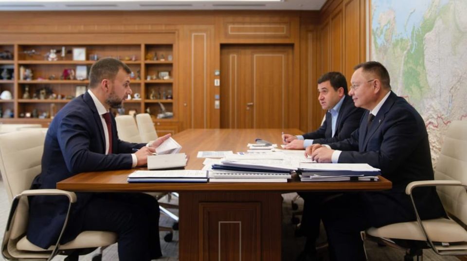 ВОССТАНОВЛЕНИЕ РАЙОНОВ. Благодаря усилиям Главы Донецкой Народной Республики Дениса Пушилина в Киевском, Кировском, Куйбышевском и Петровском районах нашего города уже этим летом начнутся восстановительные работы ВОССТАНОВЛЕНИЕ РАЙОНОВ. Благодаря усилиям Главы Донецкой Народной Республики Дениса Пушилина в Киевском, Кировском, Куйбышевском и Петровском районах нашего города уже этим летом начнутся восстановительные работы