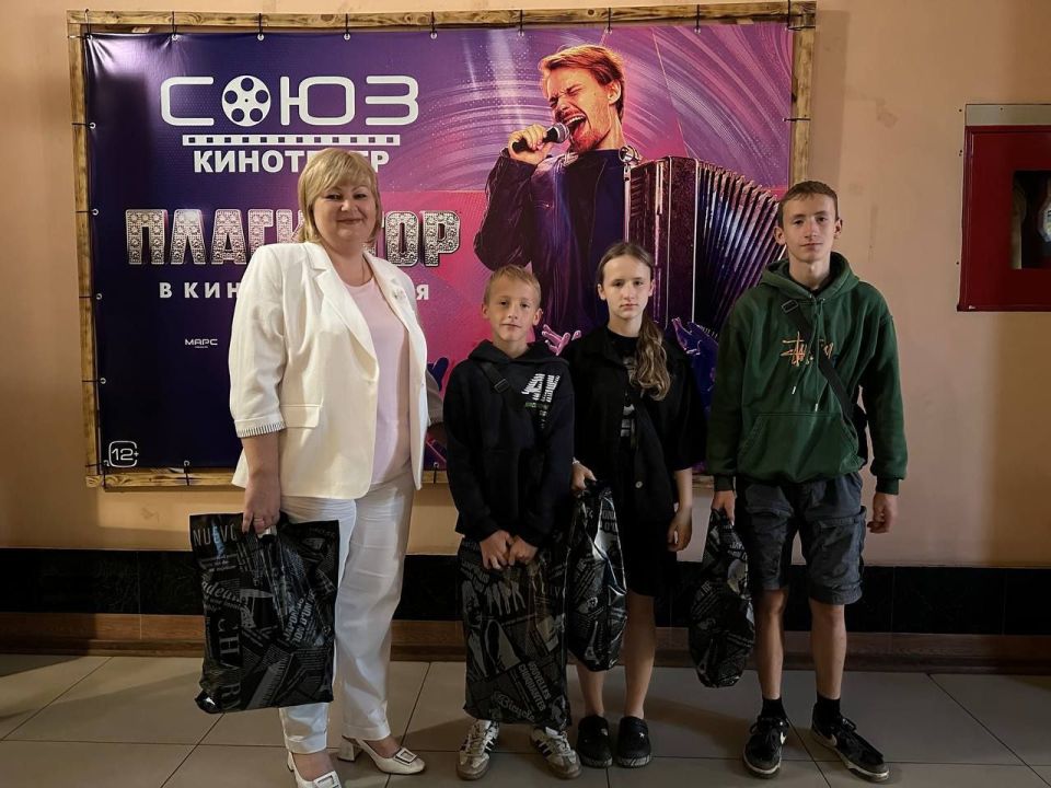 3 июля в преддверии Дня семьи, любви и верности, заместитель главы Администрации городского округа Макеевка, председатель Совета женщин города Макеевки, а также член Всероссийской политической партии «Единая Россия» Ирина... 3 июля в преддверии Дня семьи, любви и верности, заместитель главы Администрации городского округа Макеевка, председатель Совета женщин города Макеевки, а также член Всероссийской политической партии «Единая Россия» Ирина...