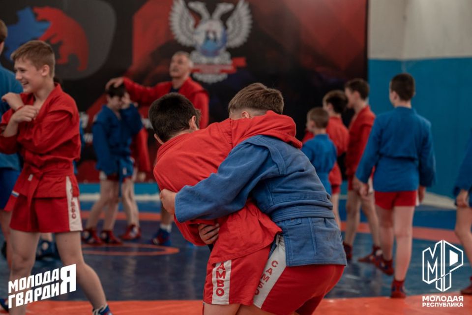 Для юных чемпионов провели мастер-класс по самбо Для юных чемпионов провели мастер-класс по самбо