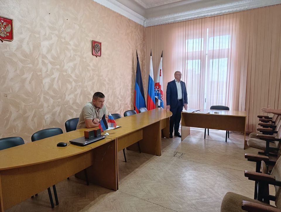 В Снежном обсудили развитие территориального самоуправления В Снежном обсудили развитие территориального самоуправления