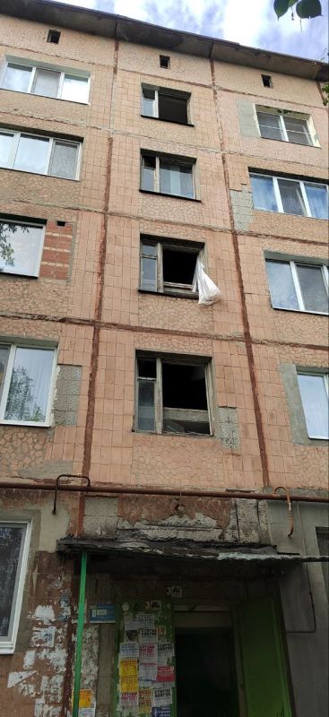 В результате ночного обстрела Харцызска со стороны ВСУ зафиксированы серьезные повреждения жилого фонда — Минстрой ДНР В результате ночного обстрела Харцызска со стороны ВСУ зафиксированы серьезные повреждения жилого фонда — Минстрой ДНР