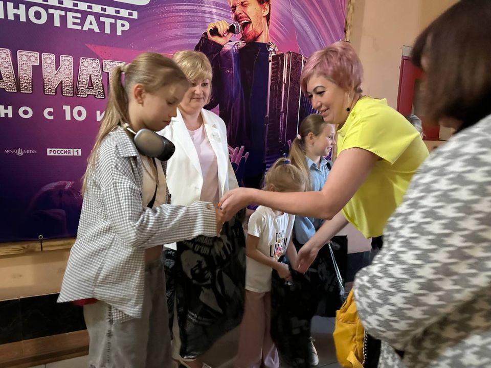 3 июля в преддверии Дня семьи, любви и верности, заместитель главы Администрации городского округа Макеевка, председатель Совета женщин города Макеевки, а также член Всероссийской политической партии «Единая Россия» Ирина... 3 июля в преддверии Дня семьи, любви и верности, заместитель главы Администрации городского округа Макеевка, председатель Совета женщин города Макеевки, а также член Всероссийской политической партии «Единая Россия» Ирина...
