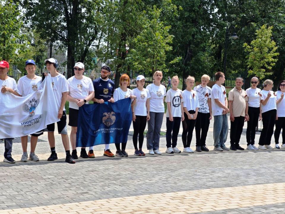 «Забег Победы» в Донецке. В завершении Республиканского месячника спорта «Спортивный Донбасс» в парке имени Горького Пролетарского внутригородского района городского округа Донецк состоялась акция «Забег Победы» –... «Забег Победы» в Донецке. В завершении Республиканского месячника спорта «Спортивный Донбасс» в парке имени Горького Пролетарского внутригородского района городского округа Донецк состоялась акция «Забег Победы» –...
