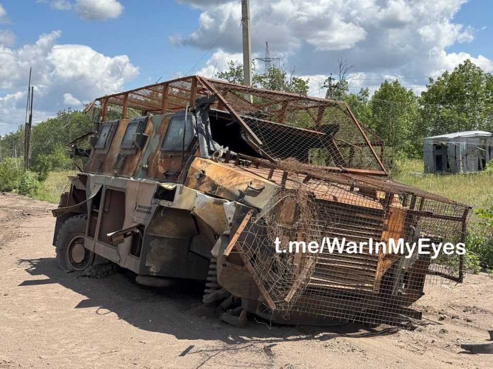 Уничтоженные на Южно-Донецком направлении и вытянутые в тыл 2 ББМ Bushmaster, M113 и Mastiff Уничтоженные на Южно-Донецком направлении и вытянутые в тыл 2 ББМ Bushmaster, M113 и Mastiff