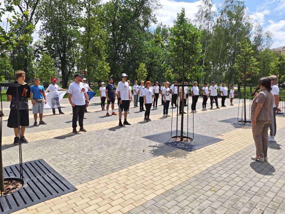 «Забег Победы» в Донецке. В завершении Республиканского месячника спорта «Спортивный Донбасс» в парке имени Горького Пролетарского внутригородского района городского округа Донецк состоялась акция «Забег Победы» –... «Забег Победы» в Донецке. В завершении Республиканского месячника спорта «Спортивный Донбасс» в парке имени Горького Пролетарского внутригородского района городского округа Донецк состоялась акция «Забег Победы» –...