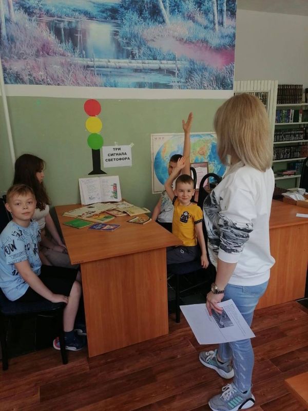 3 июля в библиотеке-филиале №2 прошла онлайн-викторина по правилам дорожного движения «Три сигнала светофора» 3 июля в библиотеке-филиале №2 прошла онлайн-викторина по правилам дорожного движения «Три сигнала светофора»