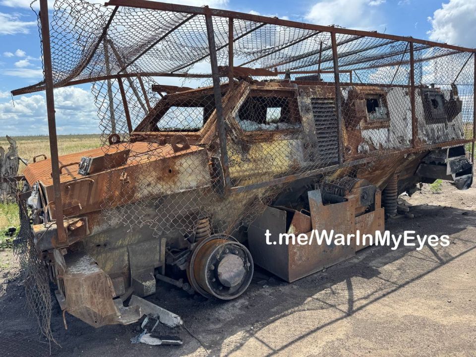 Уничтоженные на Южно-Донецком направлении и вытянутые в тыл 2 ББМ Bushmaster, M113 и Mastiff Уничтоженные на Южно-Донецком направлении и вытянутые в тыл 2 ББМ Bushmaster, M113 и Mastiff