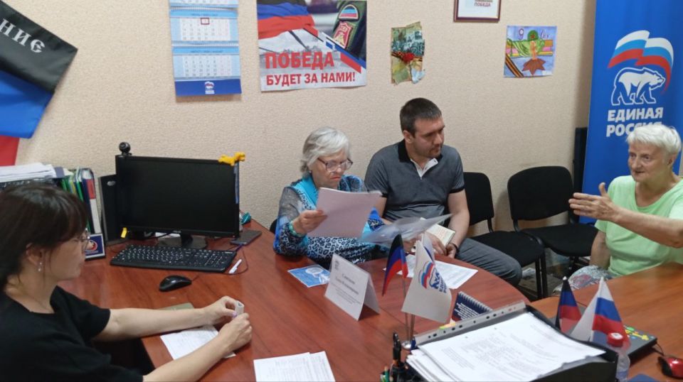 Василий Ткачук: Сегодня, 3 июля, провела приём граждан в общественной приёмной Всероссийской политической партии «Единая Россия» Калининского внутригородского района города Донецка Василий Ткачук: Сегодня, 3 июля, провела приём граждан в общественной приёмной Всероссийской политической партии «Единая Россия» Калининского внутригородского района города Донецка