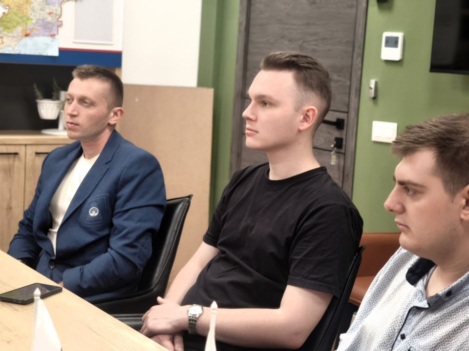 Председатель «Союза мусульманок», координатор отдела по работе с Вооруженными силами и правоохранительными органами ДУМ ДВ Султонова Махина ханум и военный имам 36-ой армии Восточного военного округа Хапизов Шахбан хазрат... Председатель «Союза мусульманок», координатор отдела по работе с Вооруженными силами и правоохранительными органами ДУМ ДВ Султонова Махина ханум и военный имам 36-ой армии Восточного военного округа Хапизов Шахбан хазрат...