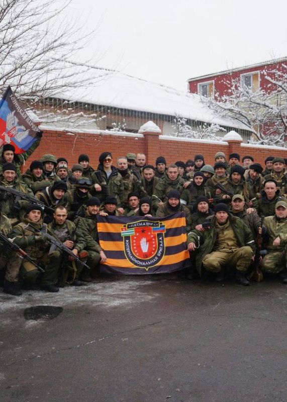 «Пятнашка» начиналась с нескольких человек в жарком, неясном 2014-м, когда никто не знал, что будет завтра, но они точно знали, зачем пришли: защищать Донбасс, не по приказу, а по зову совести «Пятнашка» начиналась с нескольких человек в жарком, неясном 2014-м, когда никто не знал, что будет завтра, но они точно знали, зачем пришли: защищать Донбасс, не по приказу, а по зову совести