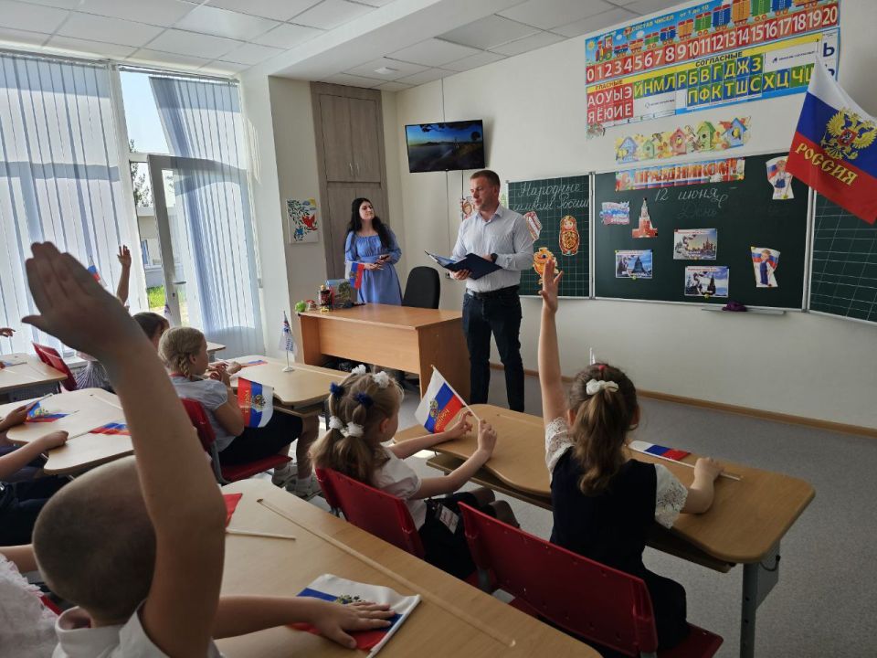 Сегодня в рамках партийного проекта "Мир возможностей" активисты партии "Единая Россия" провели интерактивную лекцию "Здорово быть здоровым" для учеников младших классов ГБОУ "Многопрофильный Лицей № 5 им. Н.П. Бойко" Сегодня в рамках партийного проекта "Мир возможностей" активисты партии "Единая Россия" провели интерактивную лекцию "Здорово быть здоровым" для учеников младших классов ГБОУ "Многопрофильный Лицей № 5 им. Н.П. Бойко"