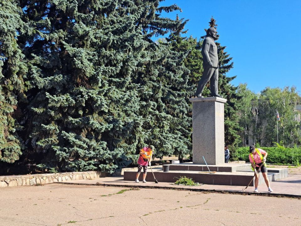 Экологический субботник — крупнейшая экологическая и социально значимая акция в нашей стране, которая проходит во всех регионах России Экологический субботник — крупнейшая экологическая и социально значимая акция в нашей стране, которая проходит во всех регионах России