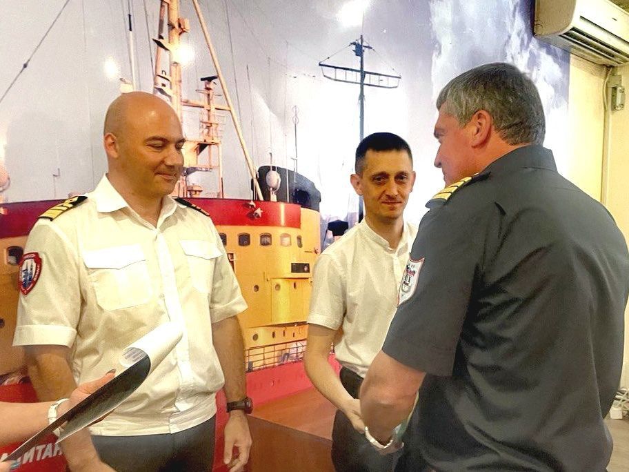 Александр Бондаренко: Поздравил коллектив Мариупольского морпорта с профессиональным праздником Александр Бондаренко: Поздравил коллектив Мариупольского морпорта с профессиональным праздником