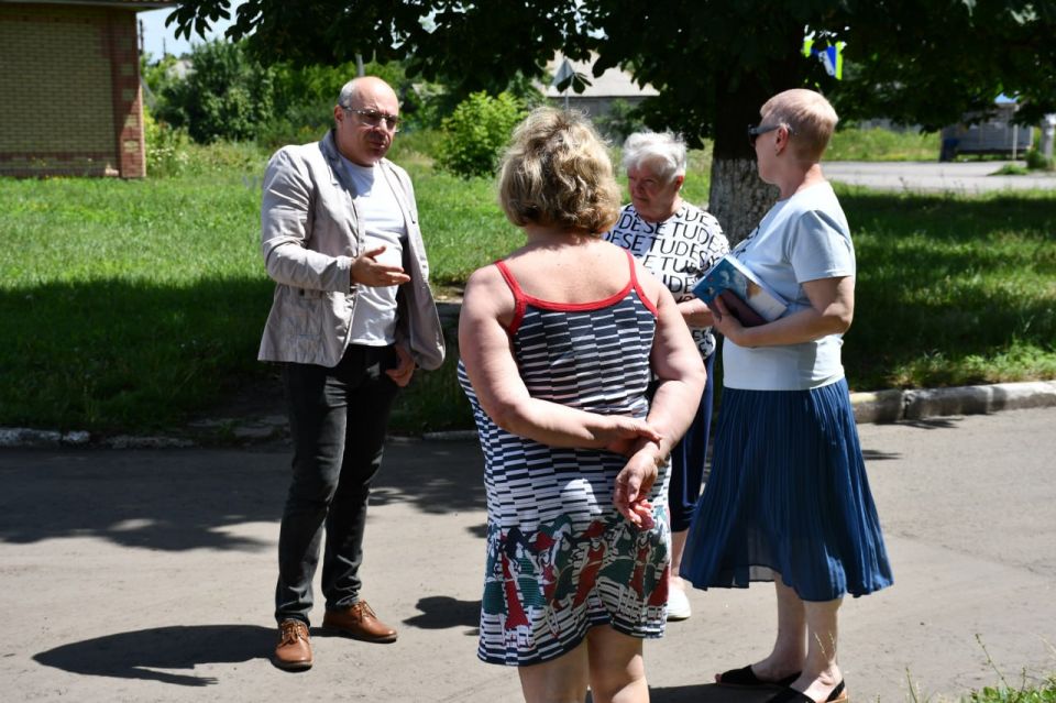 Сергей Желновач: Сегодня, первый заместитель главы администрации городского округа Дебальцево Максим Вельма провёл встречу с жителями м-н 50 лет Победы, где обсудил наиболее волнующие вопросы Сергей Желновач: Сегодня, первый заместитель главы администрации городского округа Дебальцево Максим Вельма провёл встречу с жителями м-н 50 лет Победы, где обсудил наиболее волнующие вопросы