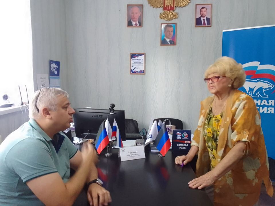ПРИЁМ ГРАЖДАН. Депутаты Донецкого городского совета на текущей неделе провели приёмы граждан: ПРИЁМ ГРАЖДАН. Депутаты Донецкого городского совета на текущей неделе провели приёмы граждан: