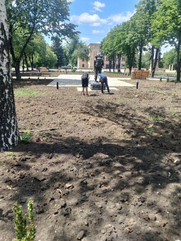 4 июля на территории городского округа Дебальцево, по инициативе Главы ДНР Дениса Владимировича Пушилина, состоялся экологический субботник, направленный на улучшение состояния окружающей среды городского округа 4 июля на территории городского округа Дебальцево, по инициативе Главы ДНР Дениса Владимировича Пушилина, состоялся экологический субботник, направленный на улучшение состояния окружающей среды городского округа