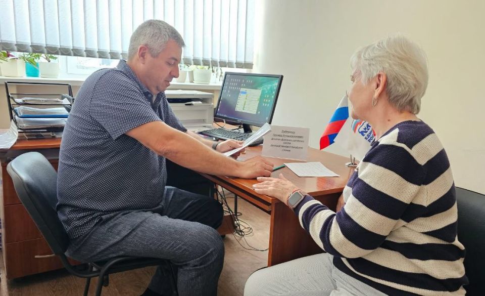ПРИЁМ ГРАЖДАН. Депутаты Донецкого городского совета на текущей неделе провели приёмы граждан: ПРИЁМ ГРАЖДАН. Депутаты Донецкого городского совета на текущей неделе провели приёмы граждан: