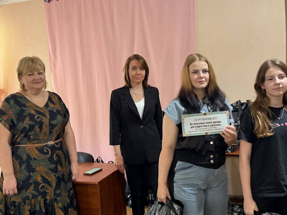 . Сегодня, 4 июля, в преддверии Дня семьи, любви и верности, в рамках партийного проекта «Крепкая семья» ВПП «Единая Россия» при поддержке «Совета женщин города Макеевки» Регионального отделения «Союз женщин России»... . Сегодня, 4 июля, в преддверии Дня семьи, любви и верности, в рамках партийного проекта «Крепкая семья» ВПП «Единая Россия» при поддержке «Совета женщин города Макеевки» Регионального отделения «Союз женщин России»...