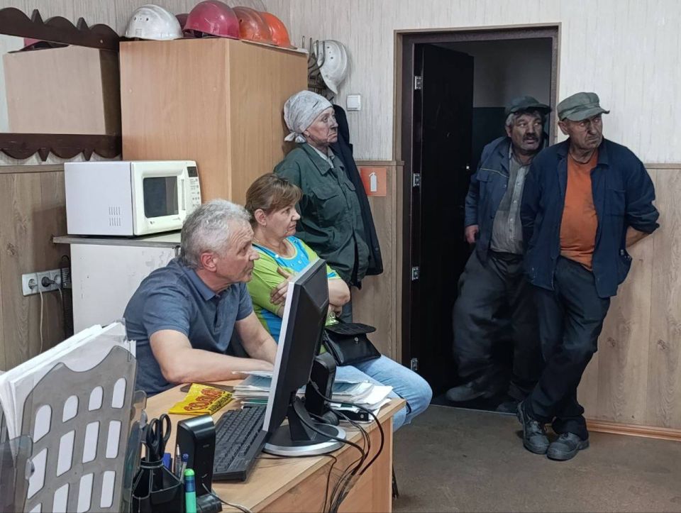 ВСТРЕЧИ С ТРУДОВЫМИ КОЛЛЕКТИВАМИ ВСТРЕЧИ С ТРУДОВЫМИ КОЛЛЕКТИВАМИ