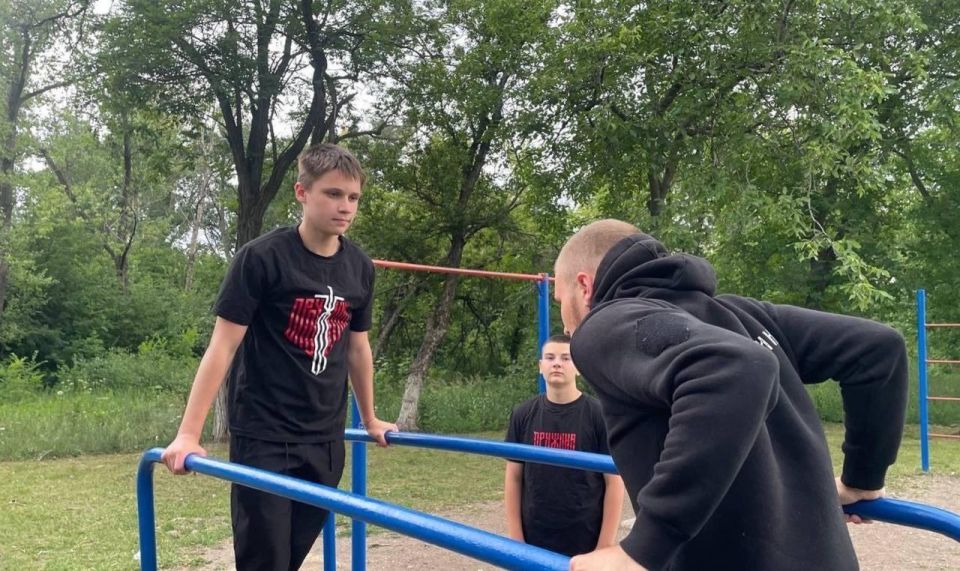 Снежнянская команда «Народной Дружины» участвует в спортивных событиях Снежнянская команда «Народной Дружины» участвует в спортивных событиях