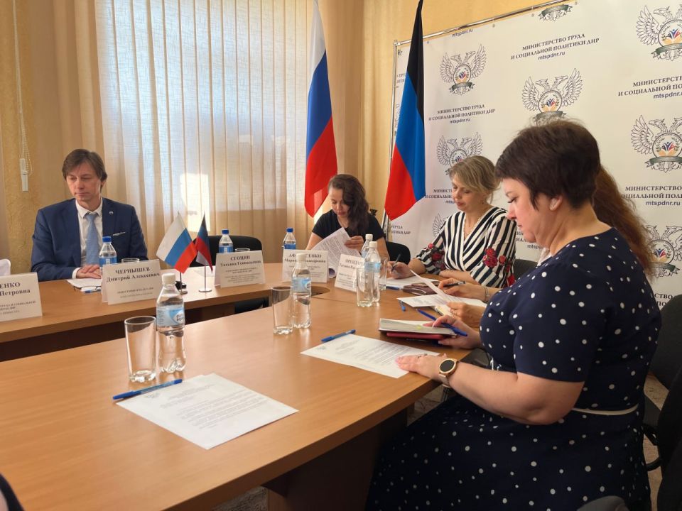 Сегодня состоялось первое заседание Общественного совета при Министерстве труда и социальной защиты ДНР по поручению Главы ДНР Дениса Пушилина Сегодня состоялось первое заседание Общественного совета при Министерстве труда и социальной защиты ДНР по поручению Главы ДНР Дениса Пушилина