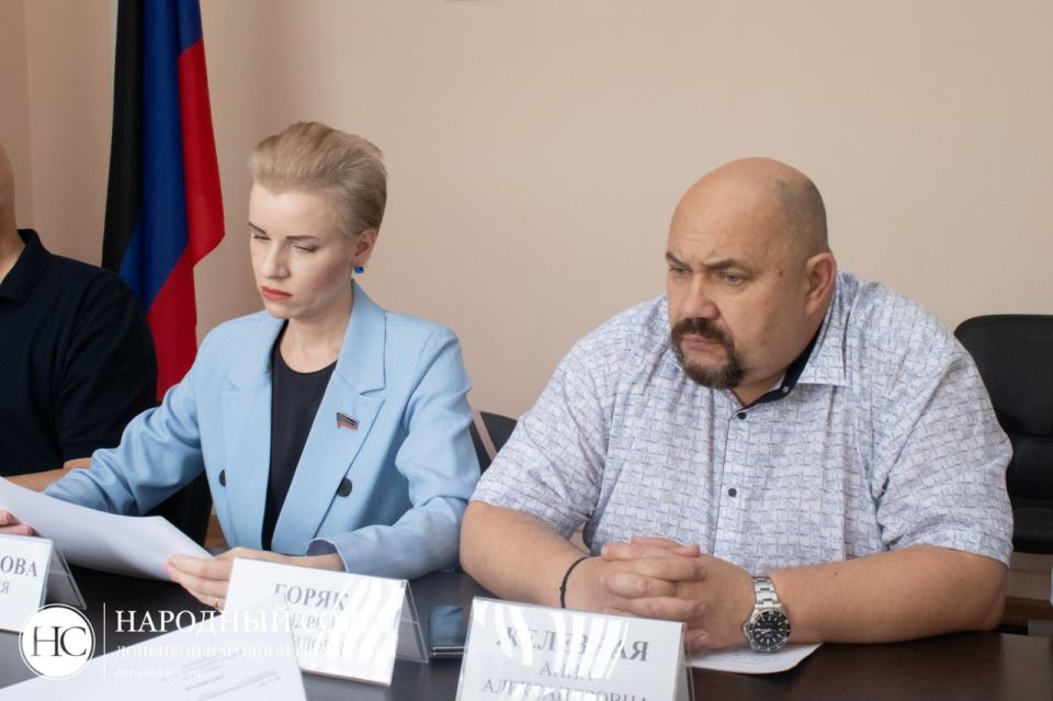 Профильный комитет обсудил законодательную инициативу, предоставленную фракцией ЛДПР в Народном Совете ДНР Профильный комитет обсудил законодательную инициативу, предоставленную фракцией ЛДПР в Народном Совете ДНР