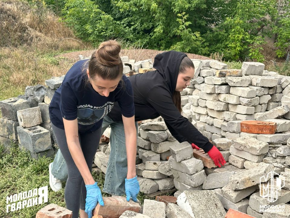 Молодёжка Старобешевского штаба приняла участие в субботнике храма Молодёжка Старобешевского штаба приняла участие в субботнике храма