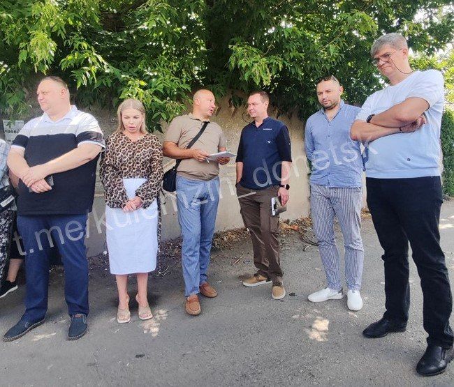 Алексей Кулемзин: Во исполнение поручения Главы Донецкой Народной Республики Дениса Пушилина администрацией городского округа Донецк совместно с Управой Куйбышевского района и с участием представителей Минтранса ДНР... Алексей Кулемзин: Во исполнение поручения Главы Донецкой Народной Республики Дениса Пушилина администрацией городского округа Донецк совместно с Управой Куйбышевского района и с участием представителей Минтранса ДНР...