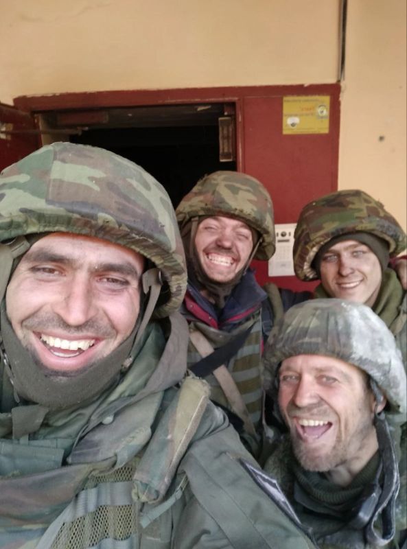 ЦЫГАНСКАЯ БАЛЛАДА. Игорь Рзянин с позывным «Цыган» — уже легенда «Сомали» Мне кажется, что я знаю Цыгана уже очень давно ЦЫГАНСКАЯ БАЛЛАДА. Игорь Рзянин с позывным «Цыган» — уже легенда «Сомали» Мне кажется, что я знаю Цыгана уже очень давно