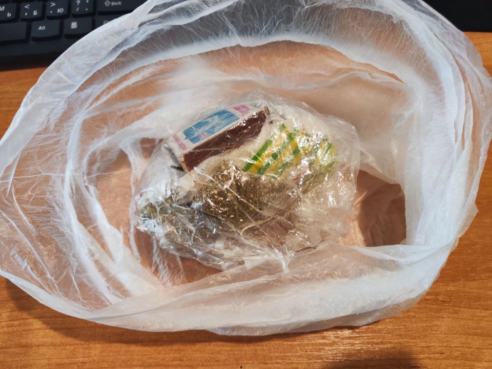 Полицейские задержали жителя Шахтерска за хранение наркотиков Полицейские задержали жителя Шахтерска за хранение наркотиков