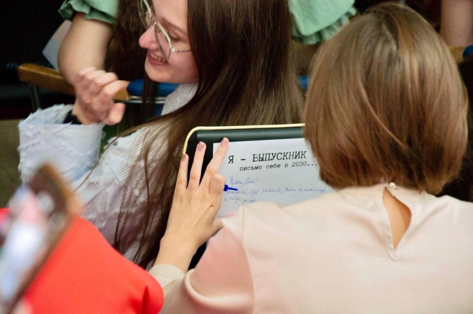 В Донецком государственном университете состоялось торжественное вручение дипломов на факультете иностранных языков В Донецком государственном университете состоялось торжественное вручение дипломов на факультете иностранных языков