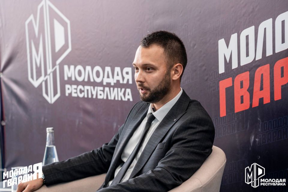В Донецке прошло плановое собрание Молодёжки В Донецке прошло плановое собрание Молодёжки