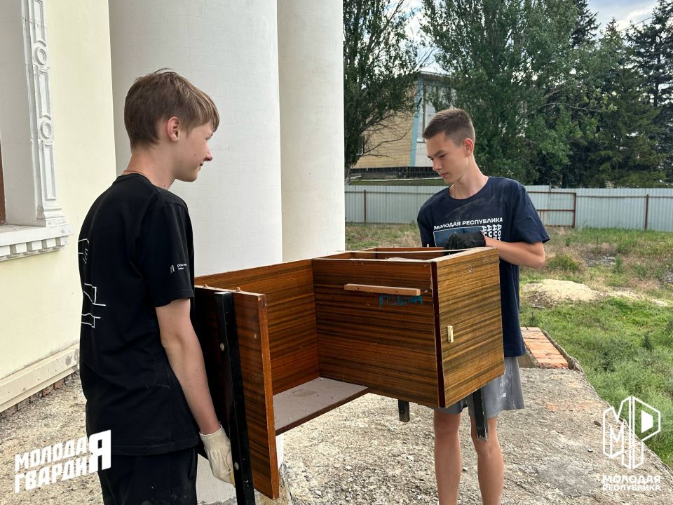 Молодёжка Старобешевского штаба приняла участие в субботнике храма Молодёжка Старобешевского штаба приняла участие в субботнике храма
