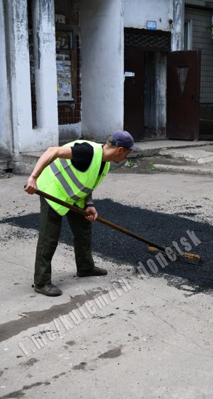 Алексей Кулемзин: Ремонт внутриквартальных дорог нашего города активно продолжается Алексей Кулемзин: Ремонт внутриквартальных дорог нашего города активно продолжается
