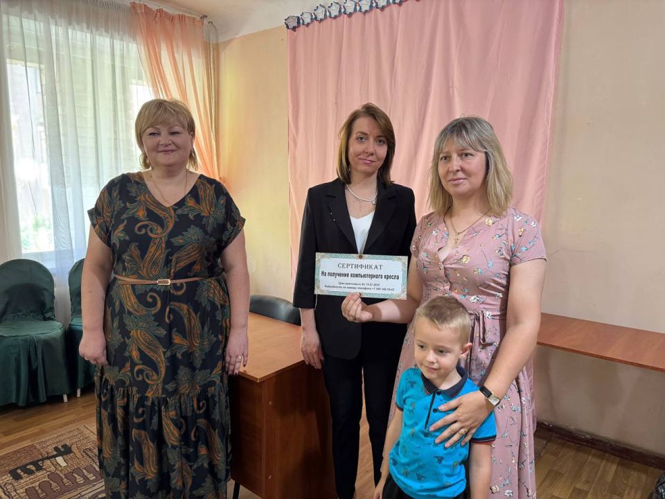 . Сегодня, 4 июля, в преддверии Дня семьи, любви и верности, в рамках партийного проекта «Крепкая семья» ВПП «Единая Россия» при поддержке «Совета женщин города Макеевки» Регионального отделения «Союз женщин России»... . Сегодня, 4 июля, в преддверии Дня семьи, любви и верности, в рамках партийного проекта «Крепкая семья» ВПП «Единая Россия» при поддержке «Совета женщин города Макеевки» Регионального отделения «Союз женщин России»...