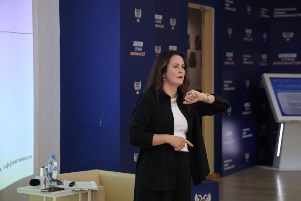 В Донецке прошёл интенсив для молодёжи от команды президентской платформы «Россия – страна возможностей» в ДНР В Донецке прошёл интенсив для молодёжи от команды президентской платформы «Россия – страна возможностей» в ДНР