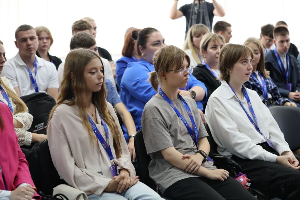 В Донецке прошёл интенсив для молодёжи от команды президентской платформы «Россия – страна возможностей» в ДНР В Донецке прошёл интенсив для молодёжи от команды президентской платформы «Россия – страна возможностей» в ДНР
