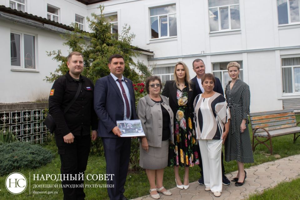 Яна Лантратова проверила ход восстановления в городах ДНР, подшефных Челябинской области Яна Лантратова проверила ход восстановления в городах ДНР, подшефных Челябинской области