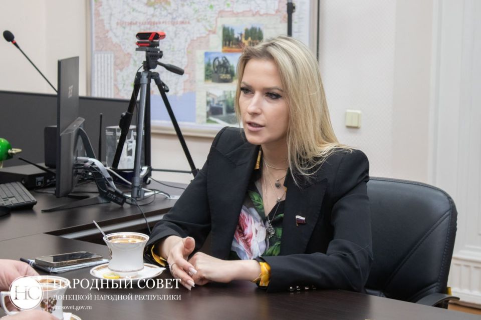 Сергей Прокопенко обсудил с Яной Лантратовой поддержку молодежи Донецкой Народной Республики Сергей Прокопенко обсудил с Яной Лантратовой поддержку молодежи Донецкой Народной Республики