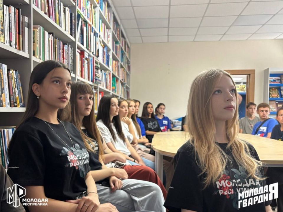 Активисты «МГЕР» и «МР» почтили память героев Активисты «МГЕР» и «МР» почтили память героев